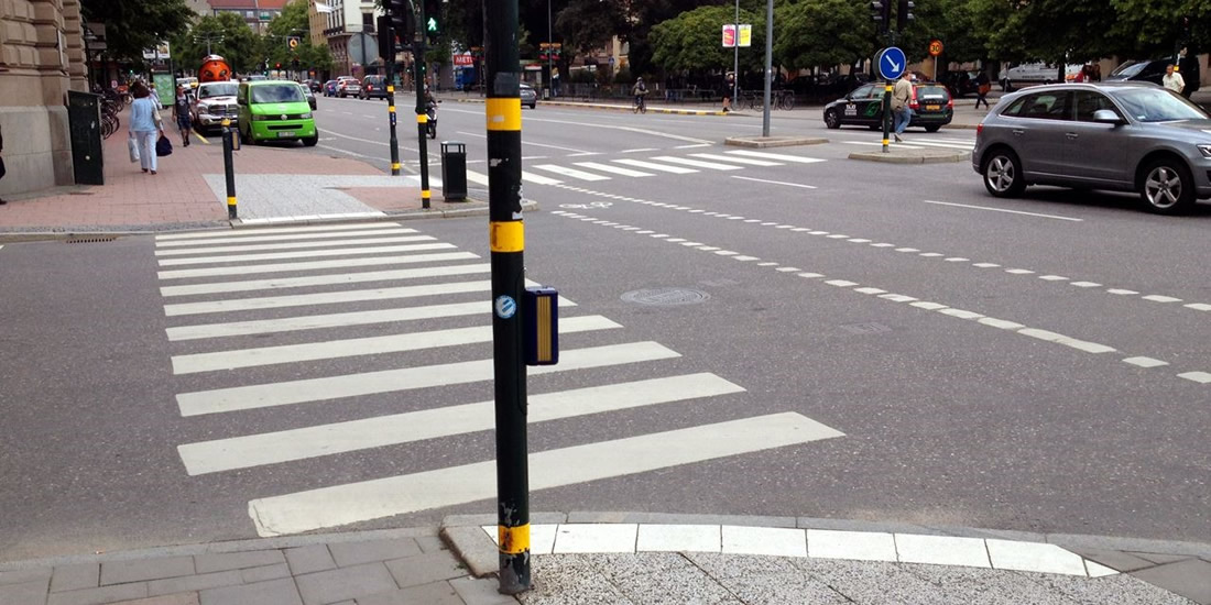 A pedestrian crossing according to the Stockholm model. Photo