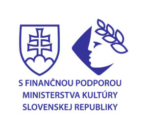 Logo MK: graficky ho tvorí štátny znak a grafika tváre z profilu, ktorá má okolo hlavy vavrínový veniec. Text: S finančnou podporou Ministestva kultúry Slovenskej republiky.