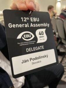 Pohľad na "preukaz" delegáta s menom Ján Podolinský, Slovakcia. Logom EBU a označením 12. valné zhromaždenie EBU /v angl. jazyku/